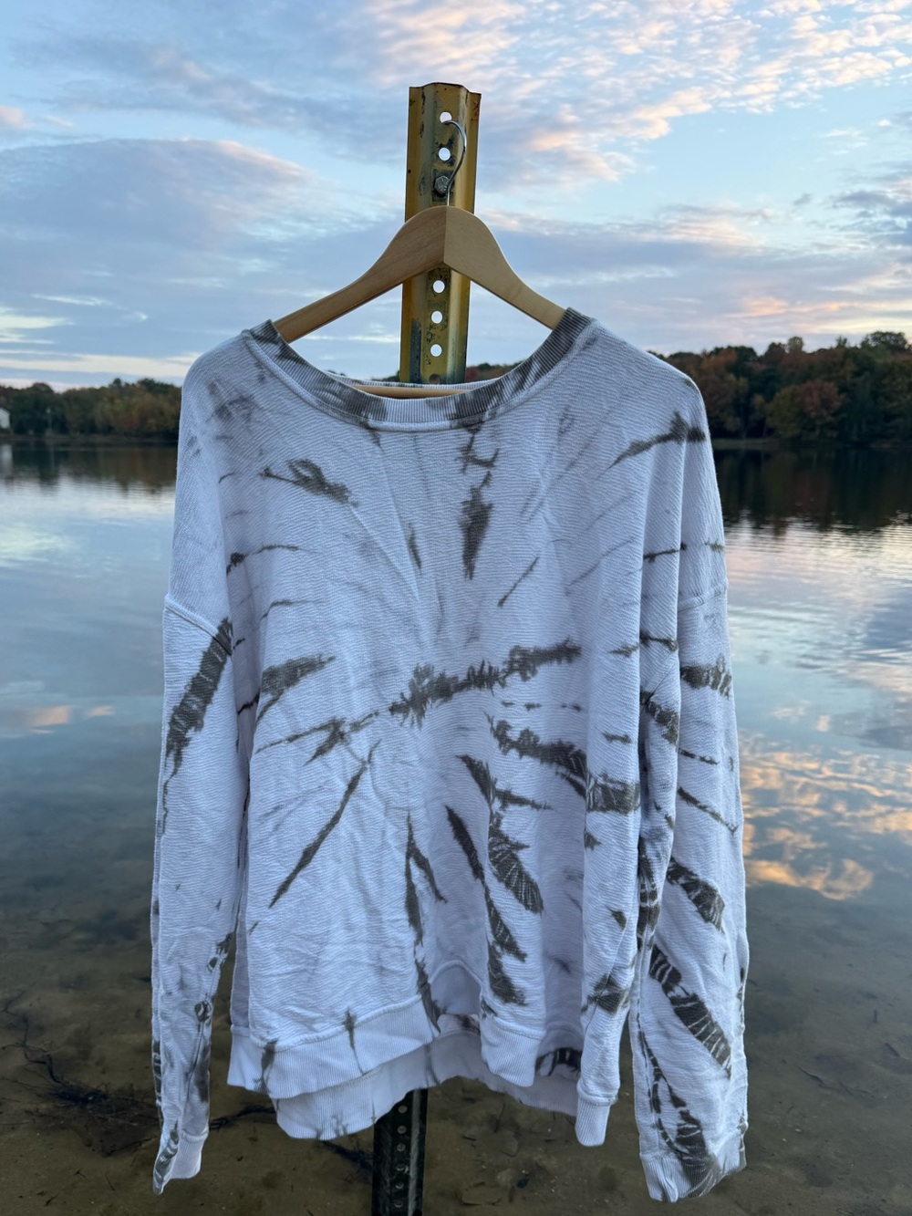 Mono B White & Gray Tie-Dye Waffle Pullover